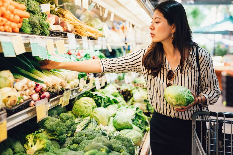 woman shopping for healthy groceries