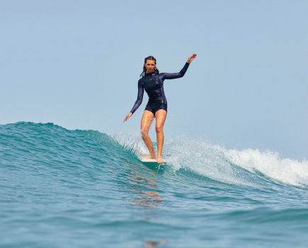 Zoe Grospiron surfing