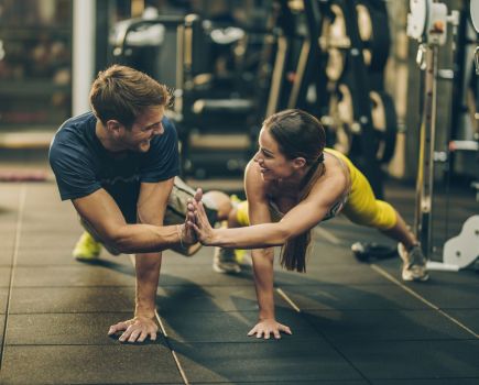fitness date ideas couple working out together in gym
