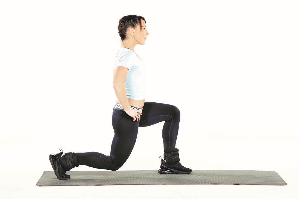 lunge with knee drive 1