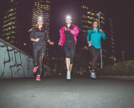 safety tips women running in the dark