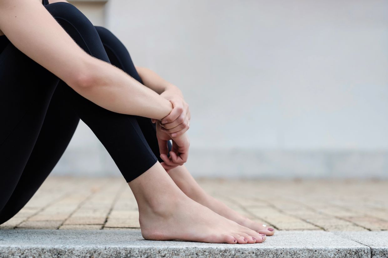 Benefits of Yoga for Heel Pain (+5 Poses You'll Love!)