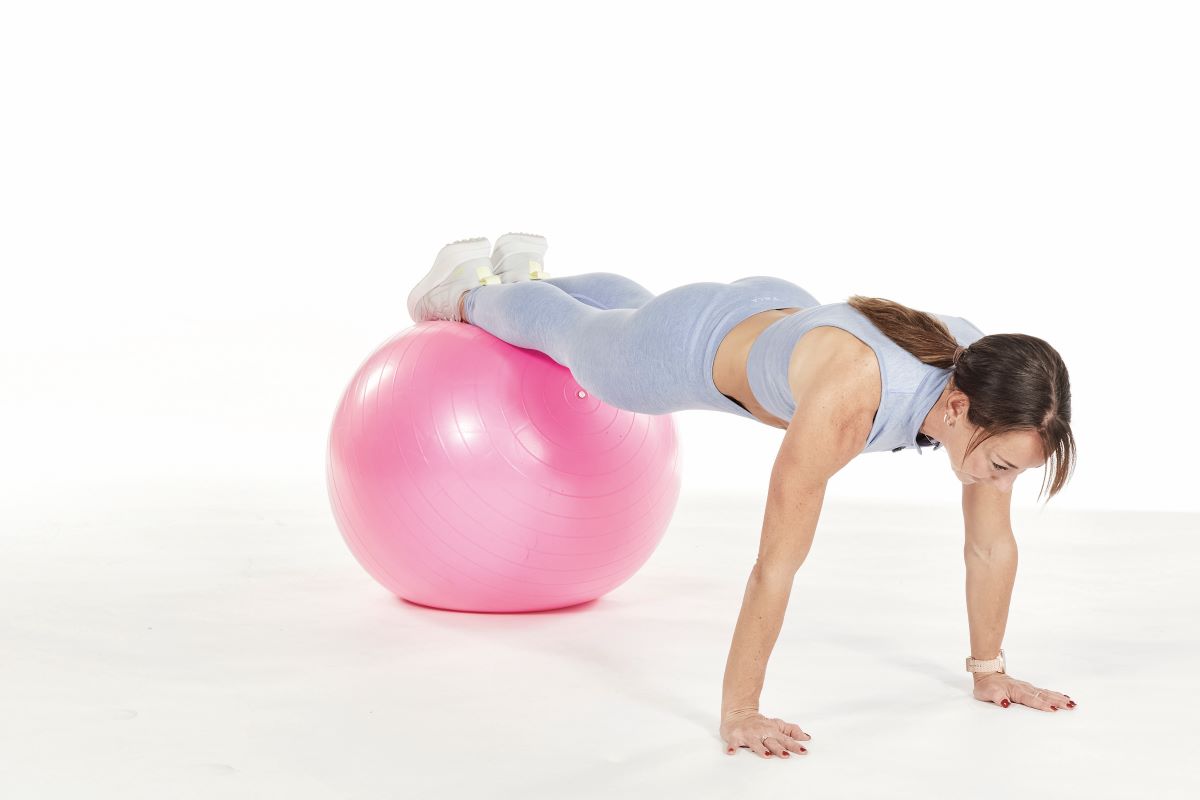 stability ball abs pike demonstration