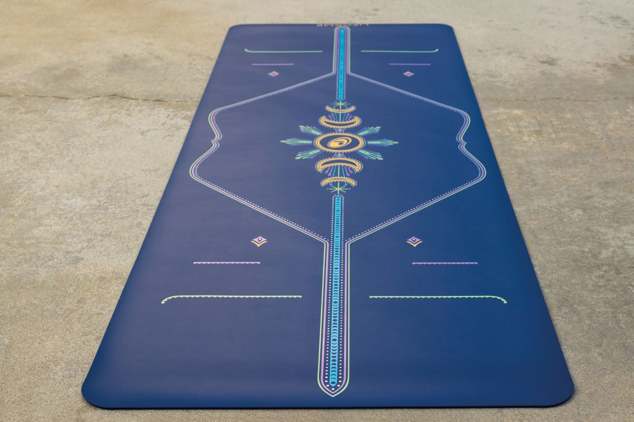 Liforme Blue Sky Rainbow Yoga Mat - Blue/Rainbow