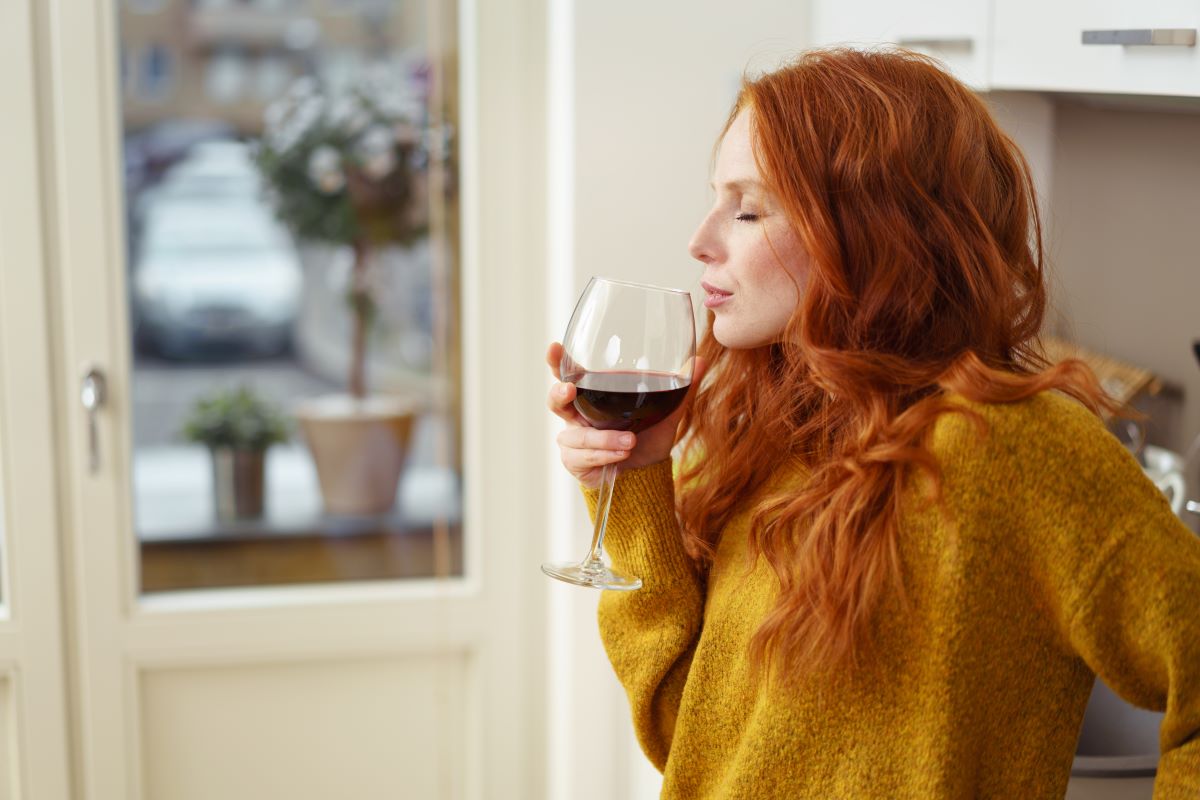 woman drinking red wine, alcohol affects fitness sports performance