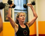 A woman lifts dumbells