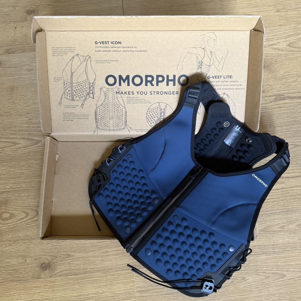 unboxing the OMORPHO G-Vest Icon in blue