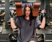If you’ve hit perimenopause and you’re suddenly not seeing results anymore, it’s not your training – your muscles have changed